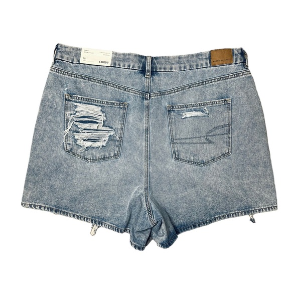 American Eagle Women's Distressed Curvy Mom Short Light Wash Size 18 NWT‎ - Picture 2 of 13